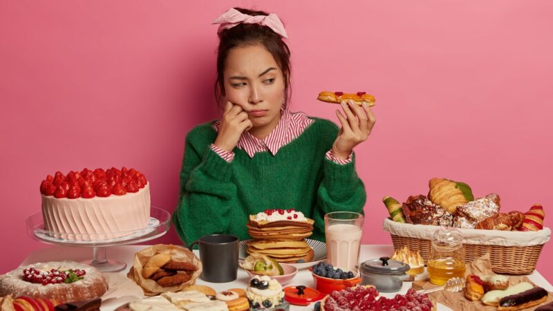 Comer Transtornado: Entendendo Esse Comportamento e Suas Ligações com Transtornos Alimentares