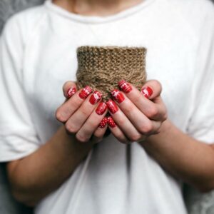 Precisa de Inspiração? Confira 15 Unhas para o Natal Que São Puro Glamour