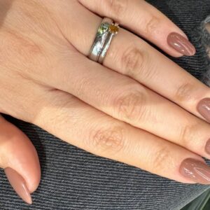 Mocha Mousse: Esmaltes para Adotar a Cor do Ano de 2025 nas Unhas